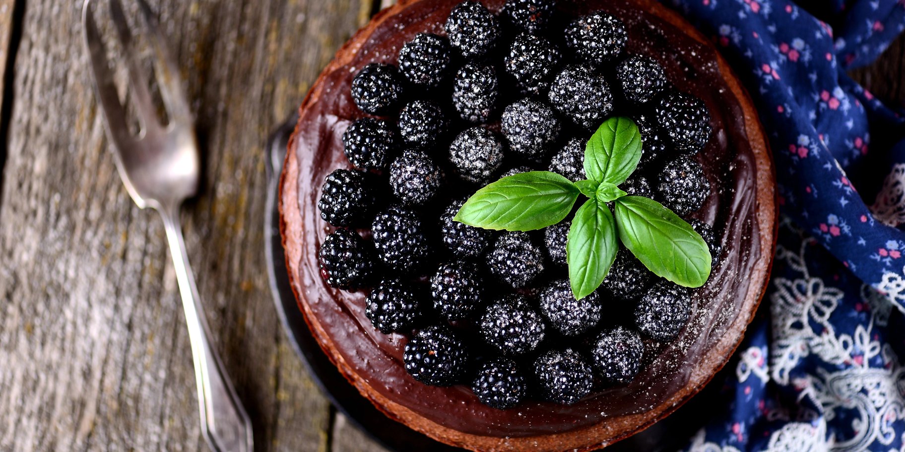 Шоколадно-кабачковий кекс з ягодами