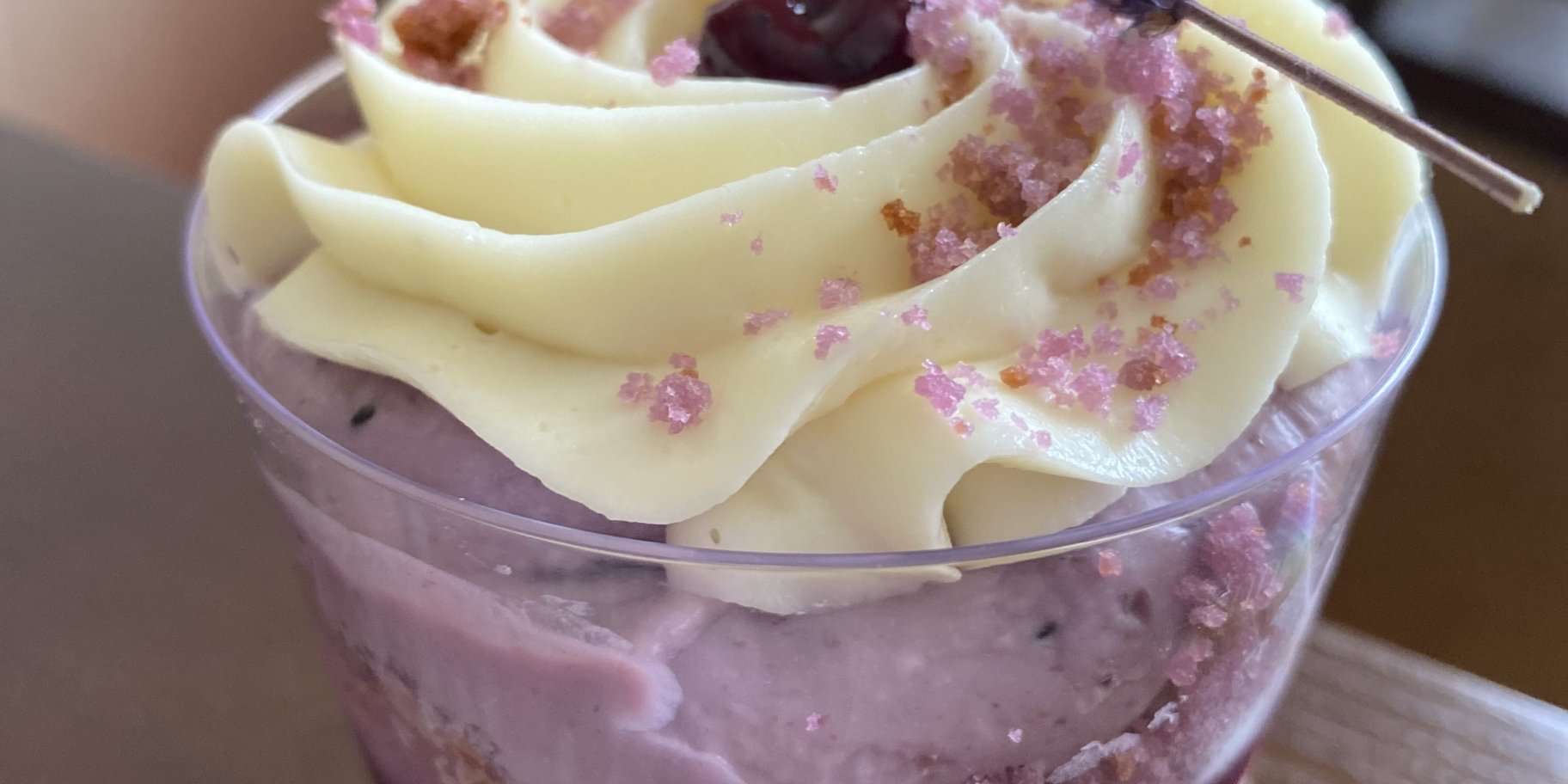 Трайфл з лавандовим кремом і бісквітом