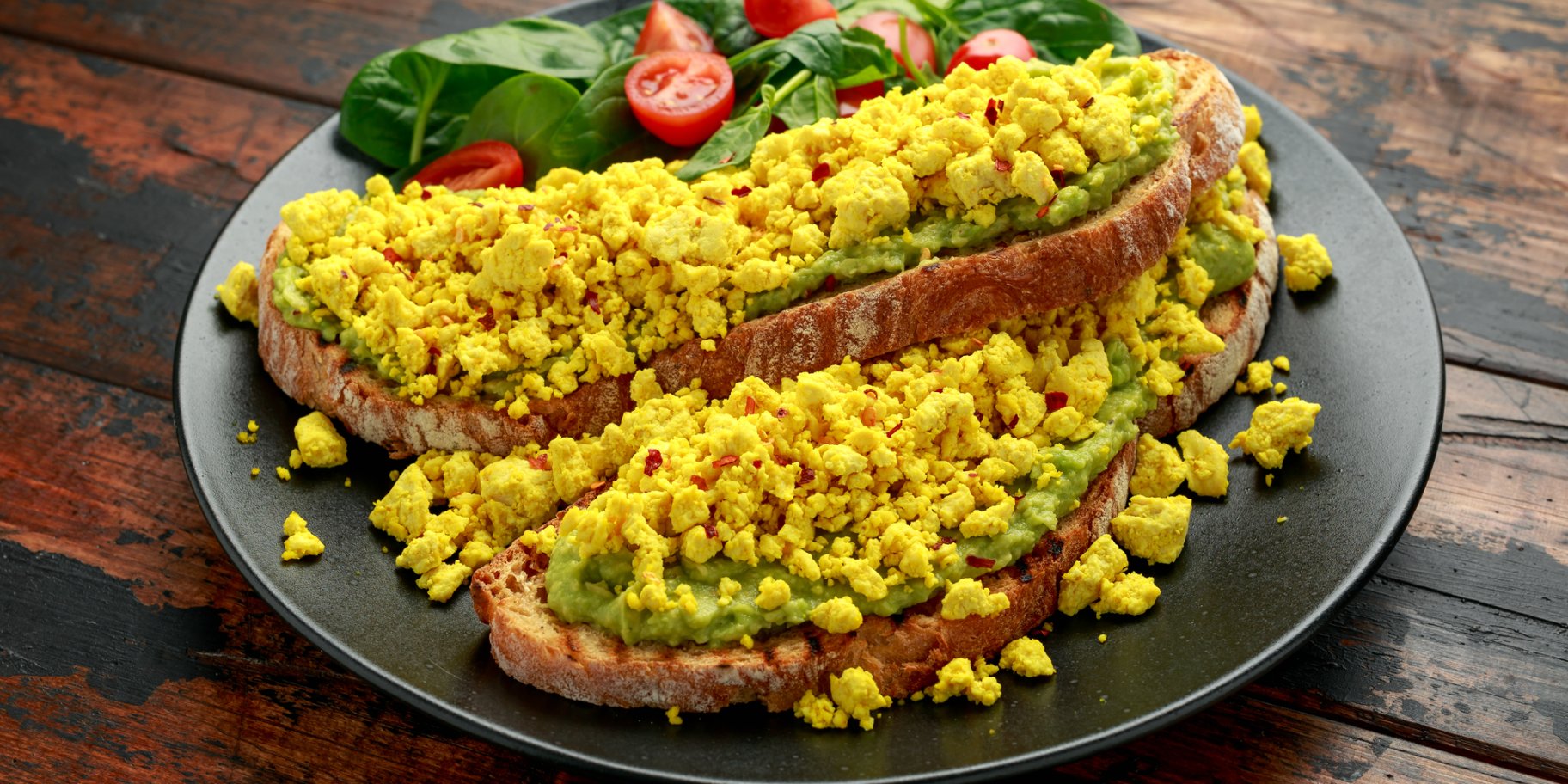 Тост з авокадо і скремблом