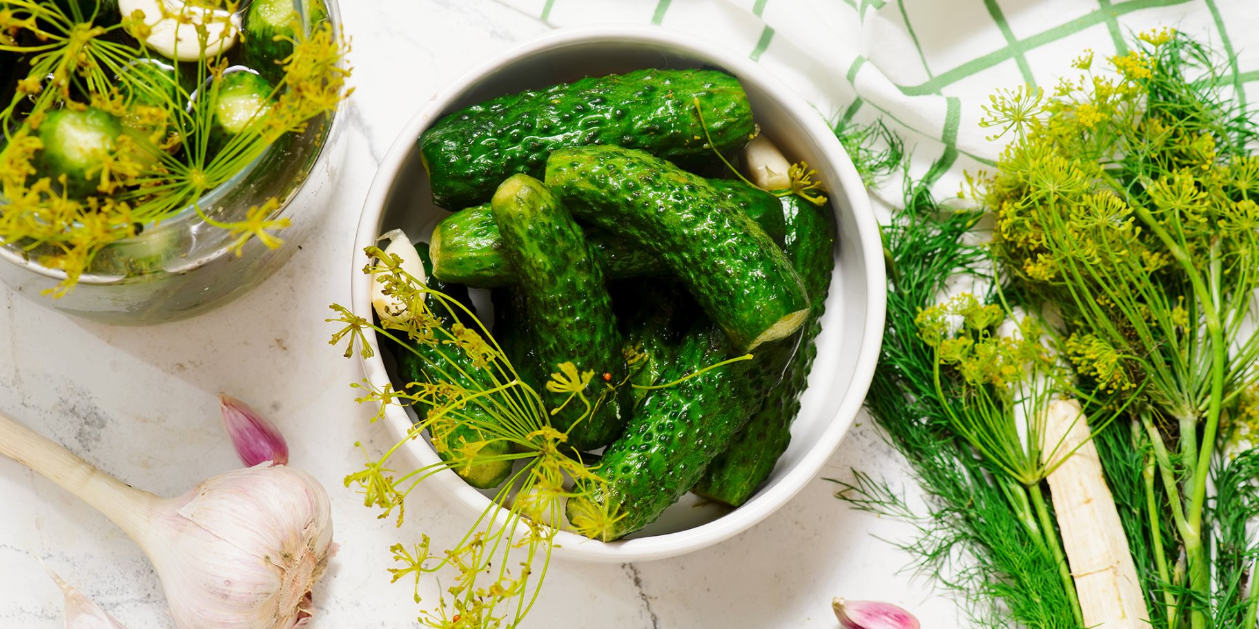 Прості малосольні огірки в банці