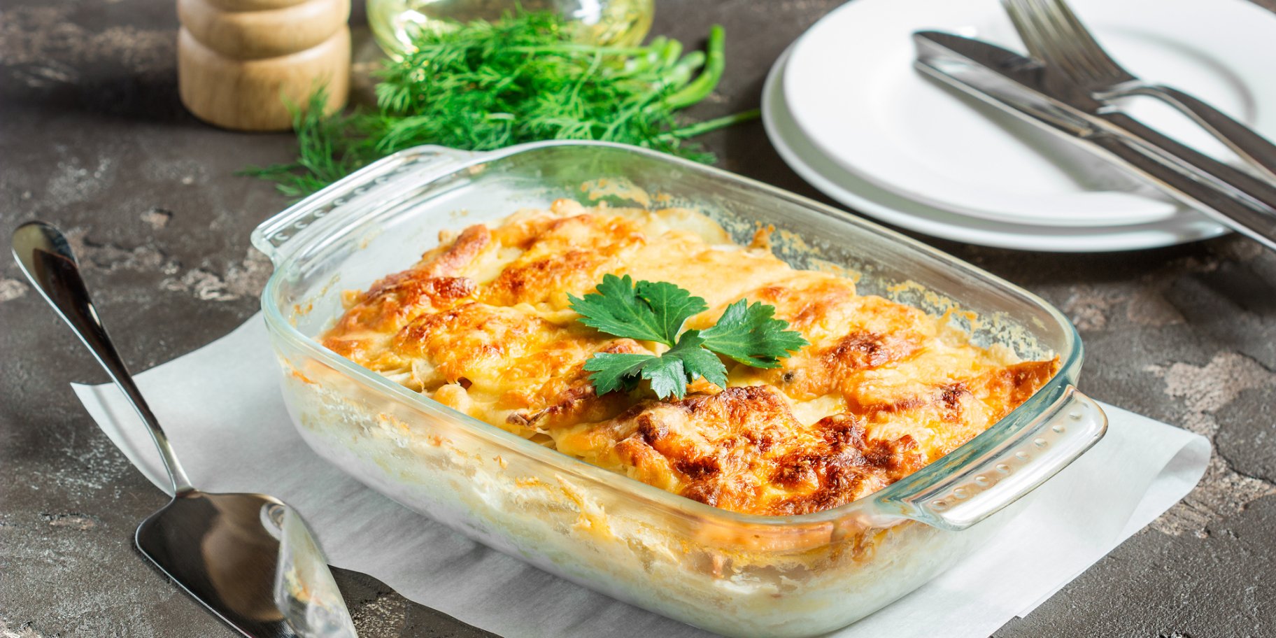 Риба з яблуками і картоплею під сиром