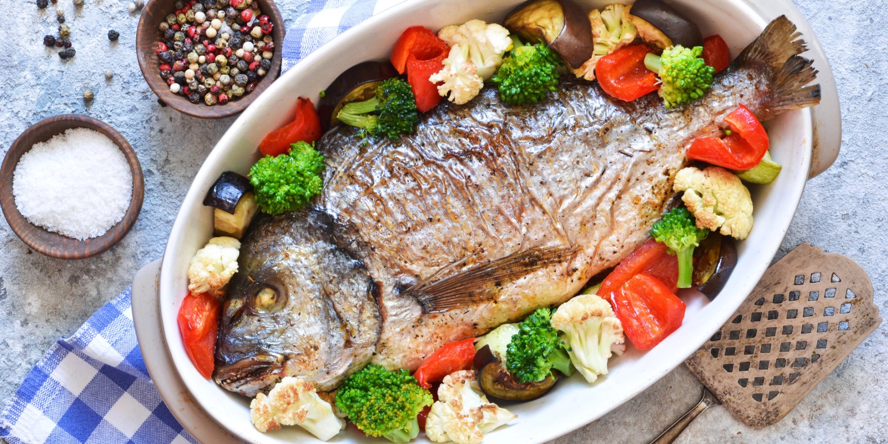 Дорадо з томатами та цвітною капустою