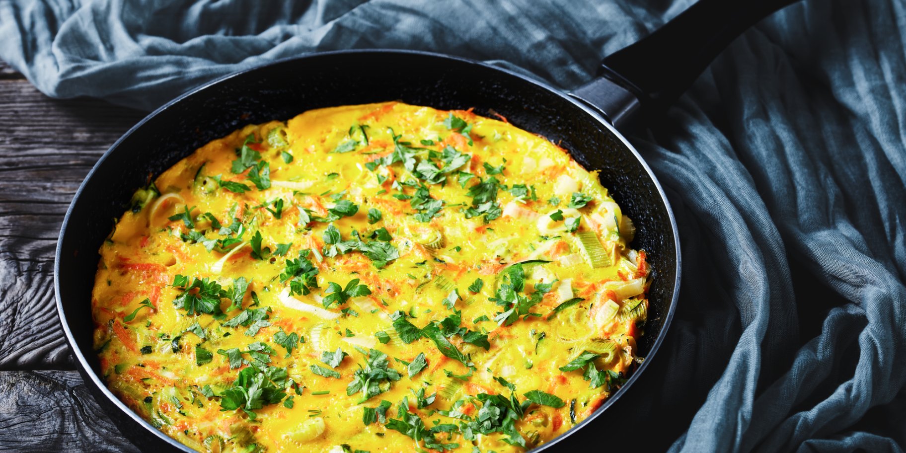 Фриттата с луком-пореем