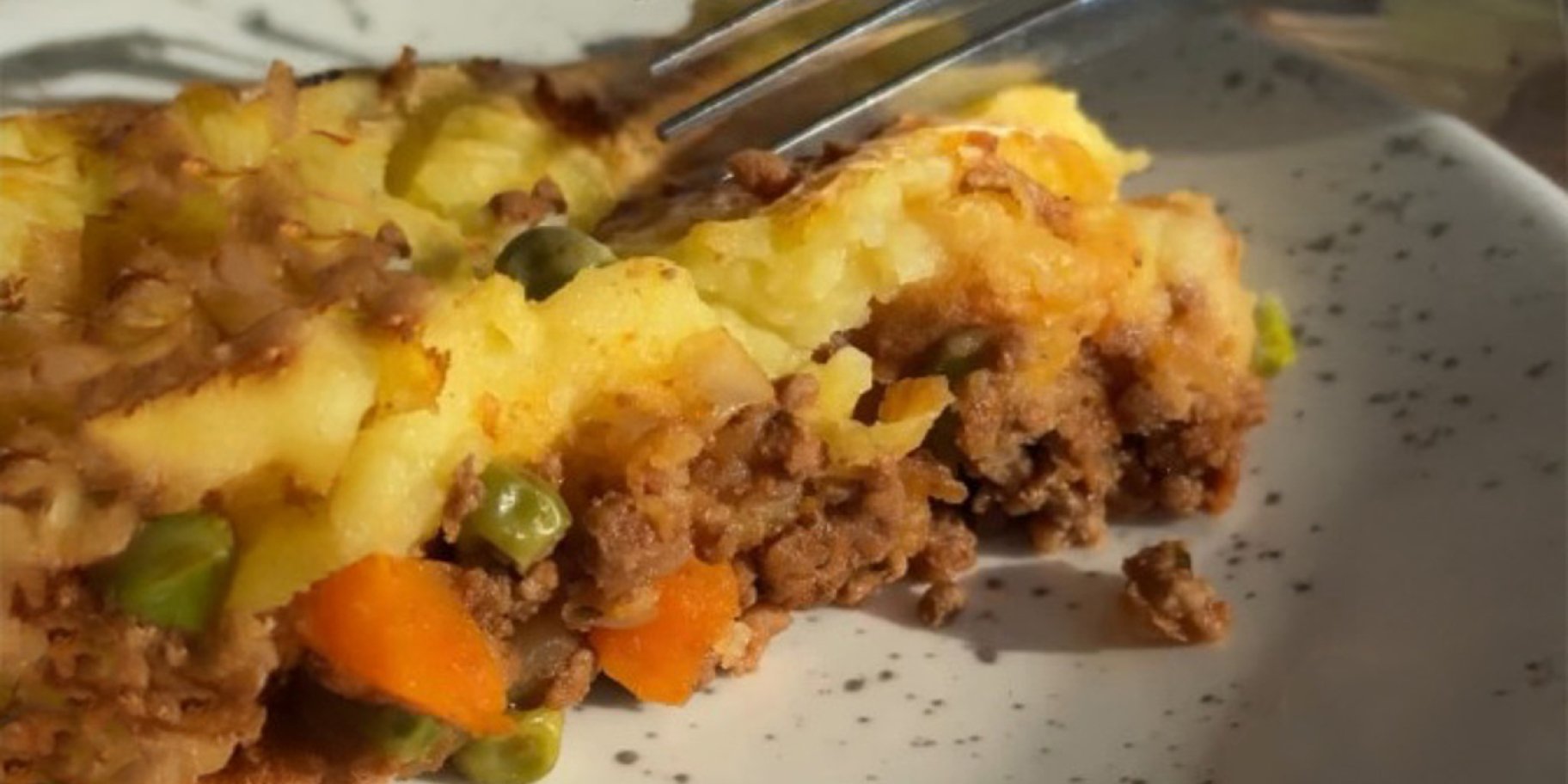 Картопляний пиріг з мʼясною начинкою