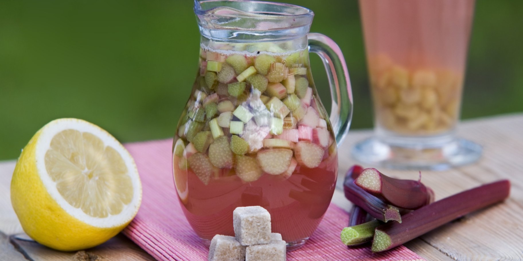 Квас из ревеня