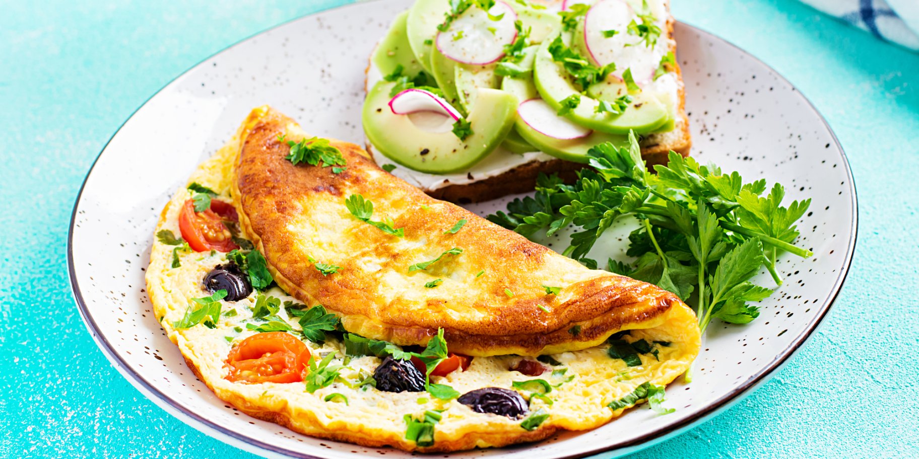 Омлет по-каліфорнійськи зі сметанним соусом