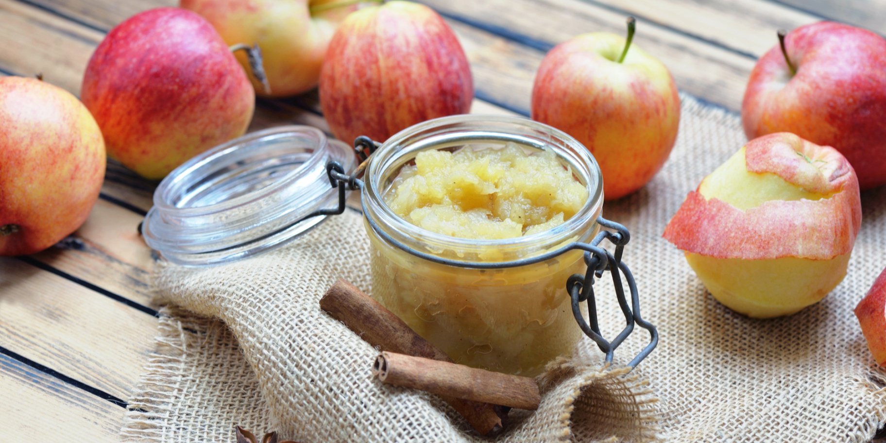 Ніжне яблучне пюре з прянощами