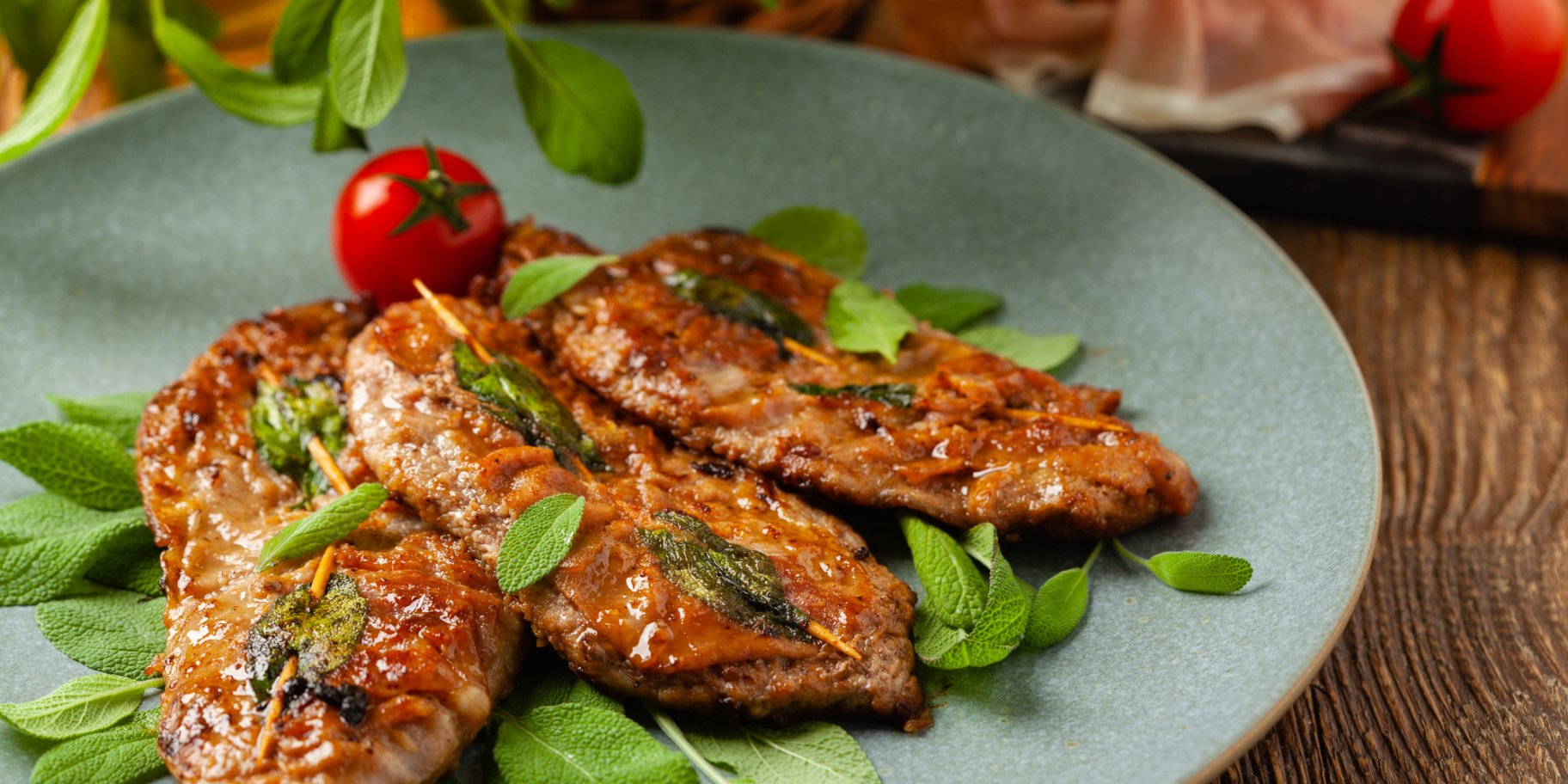 Сальтімбока з помідорами