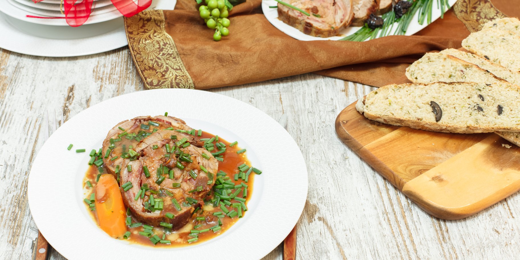 Телячьи рулетики с беконом и овощами