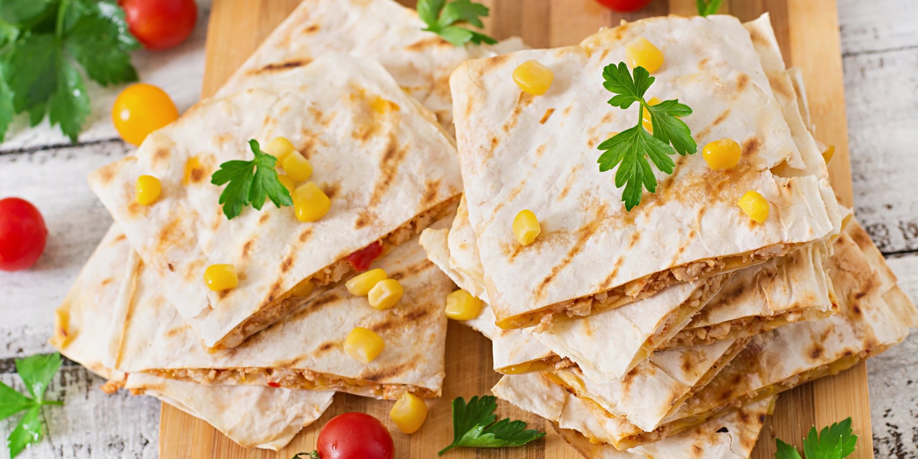 Домашня кесадилья з куркою та кукурудзою