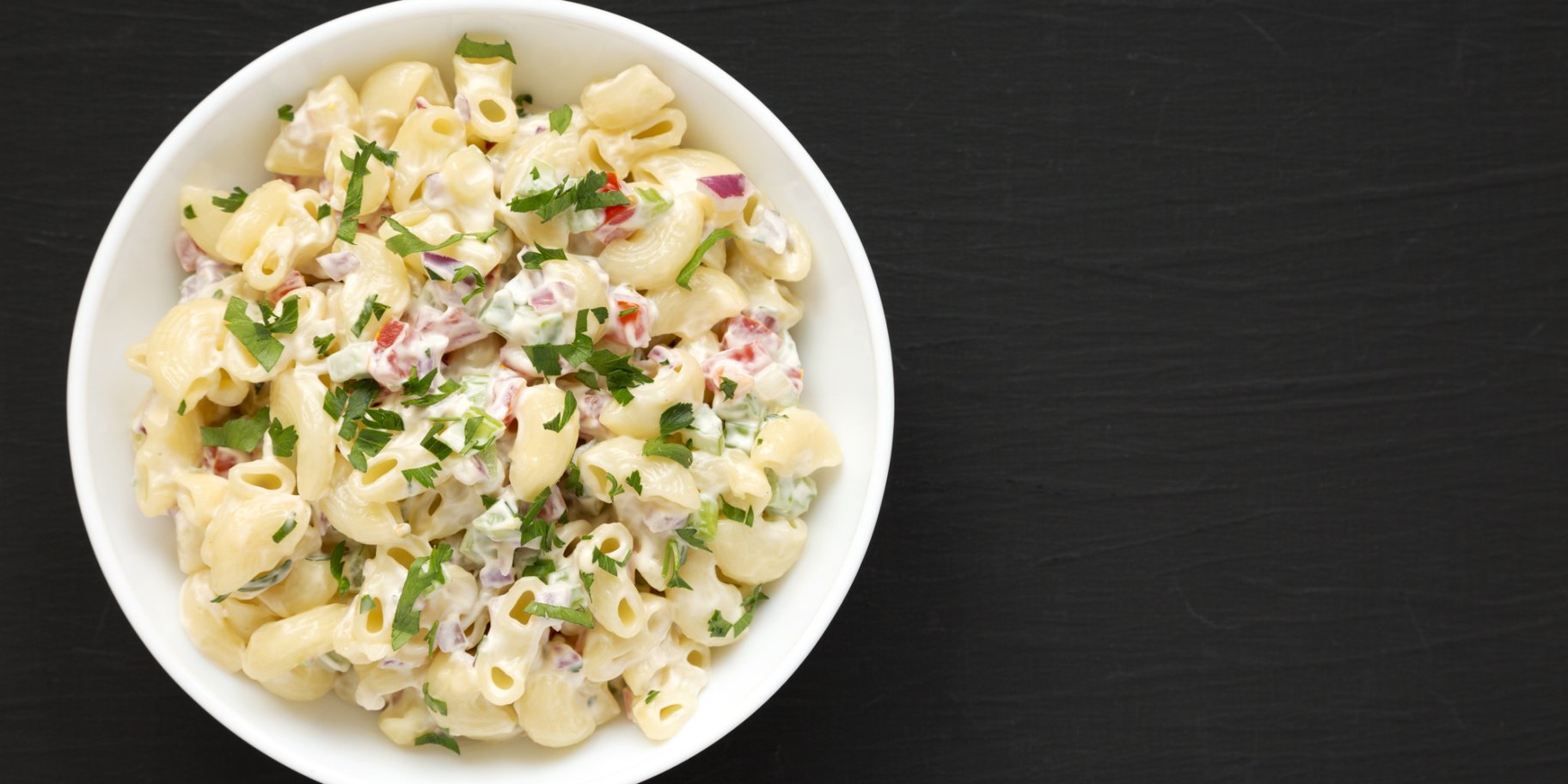 Салат з макаронами, болгарським перцем і майонезом