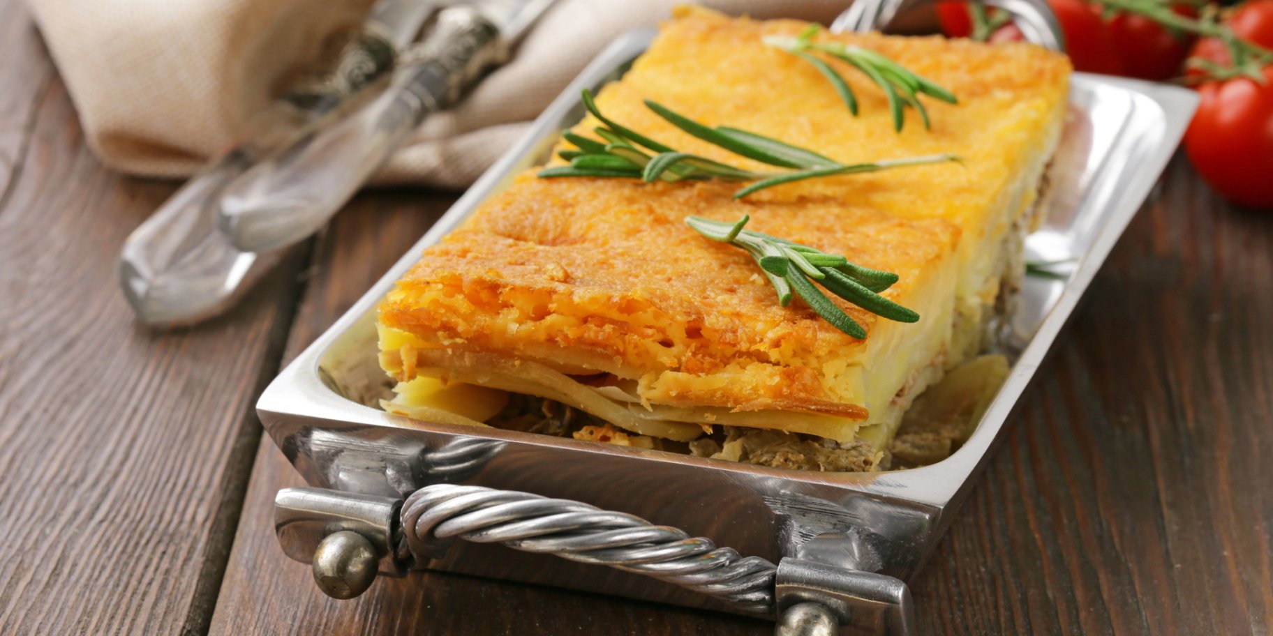 Картопляна запіканка з яловичиною та шпинатом