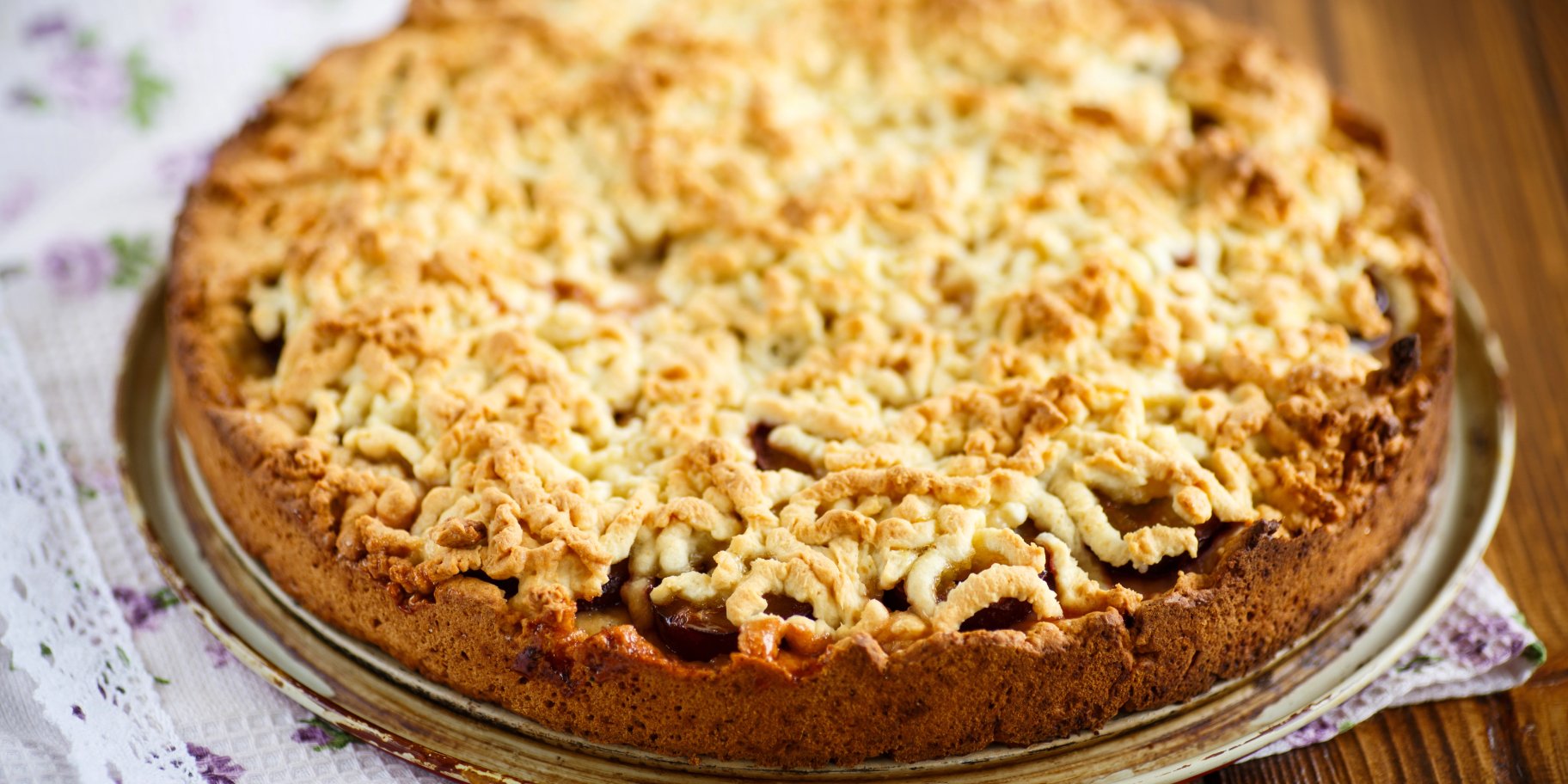 Сирний пиріг з кропом і родзинками