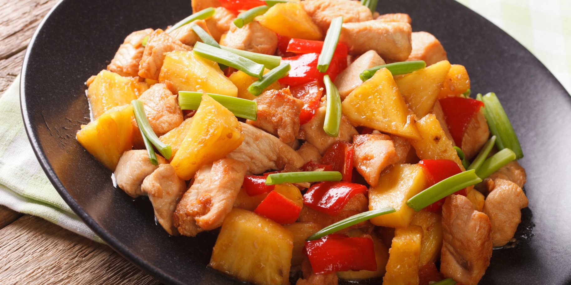 Курка з ананасами в солодкому соусі чилі