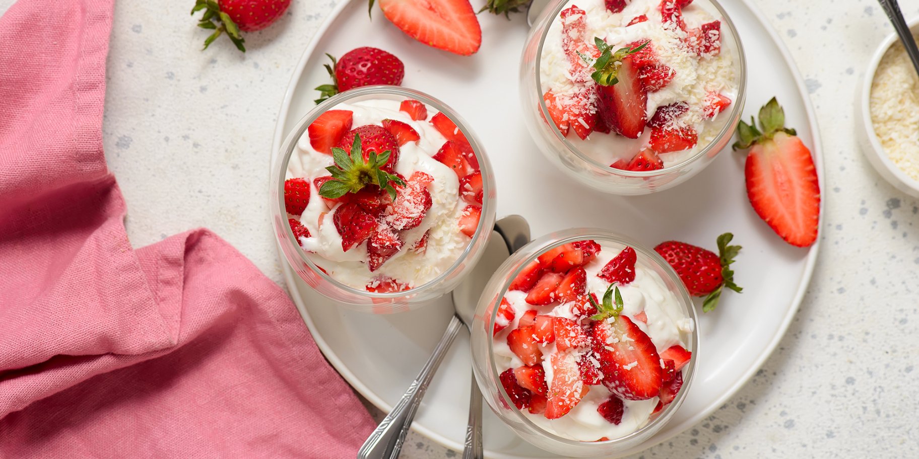 Полунично-кокосовий десерт