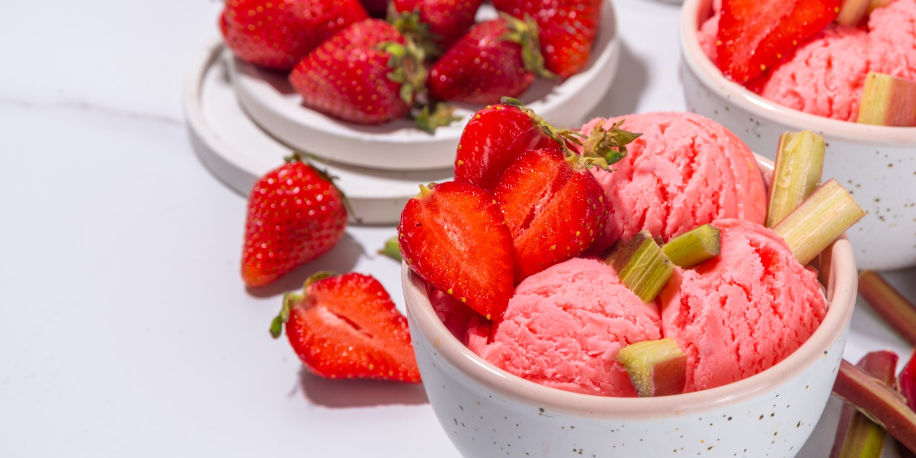 Мармурове морозиво з полуницею