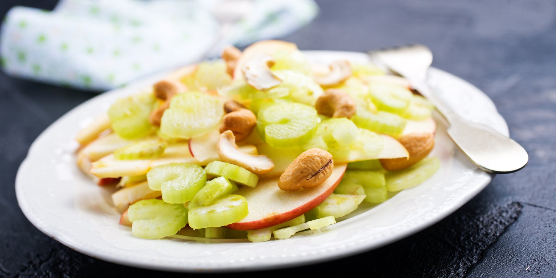 Салат із селерою і яблуком