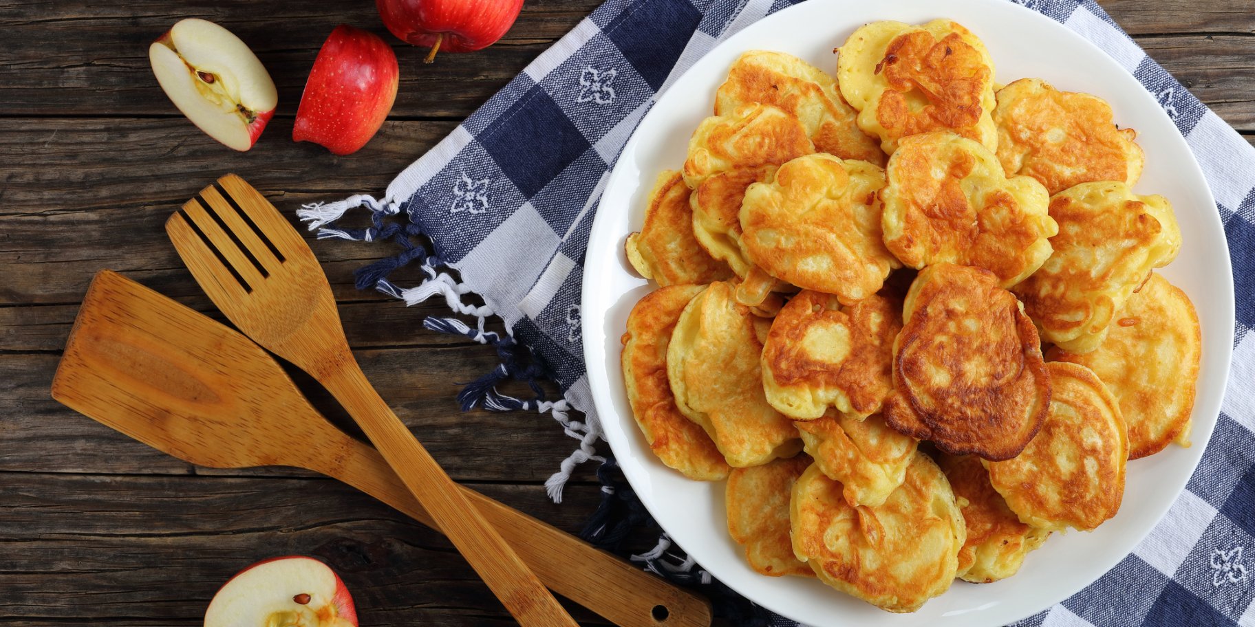 млинці з яблуками