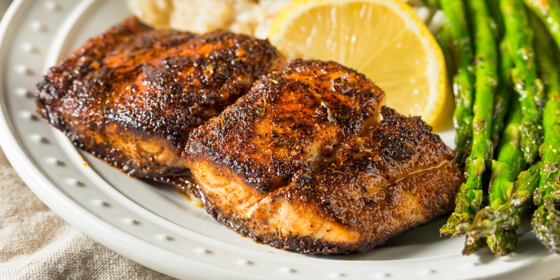 Смажений палтус з лимонним соусом