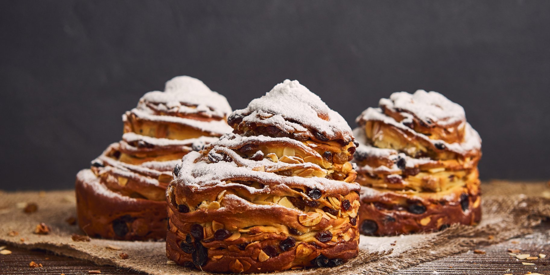 Великодні крафіни з родзинками