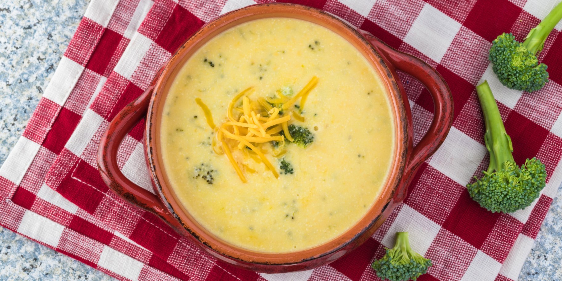 Крем-суп із броколі та чедером