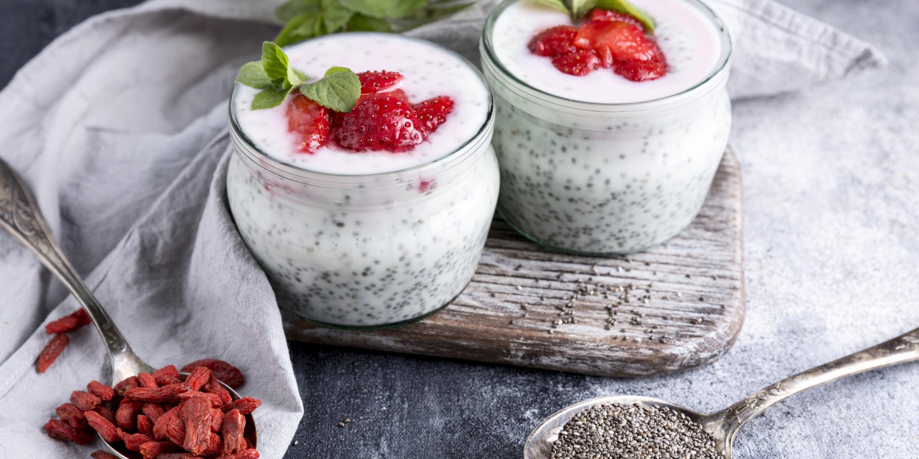 Йогуртове парфе з ягодами