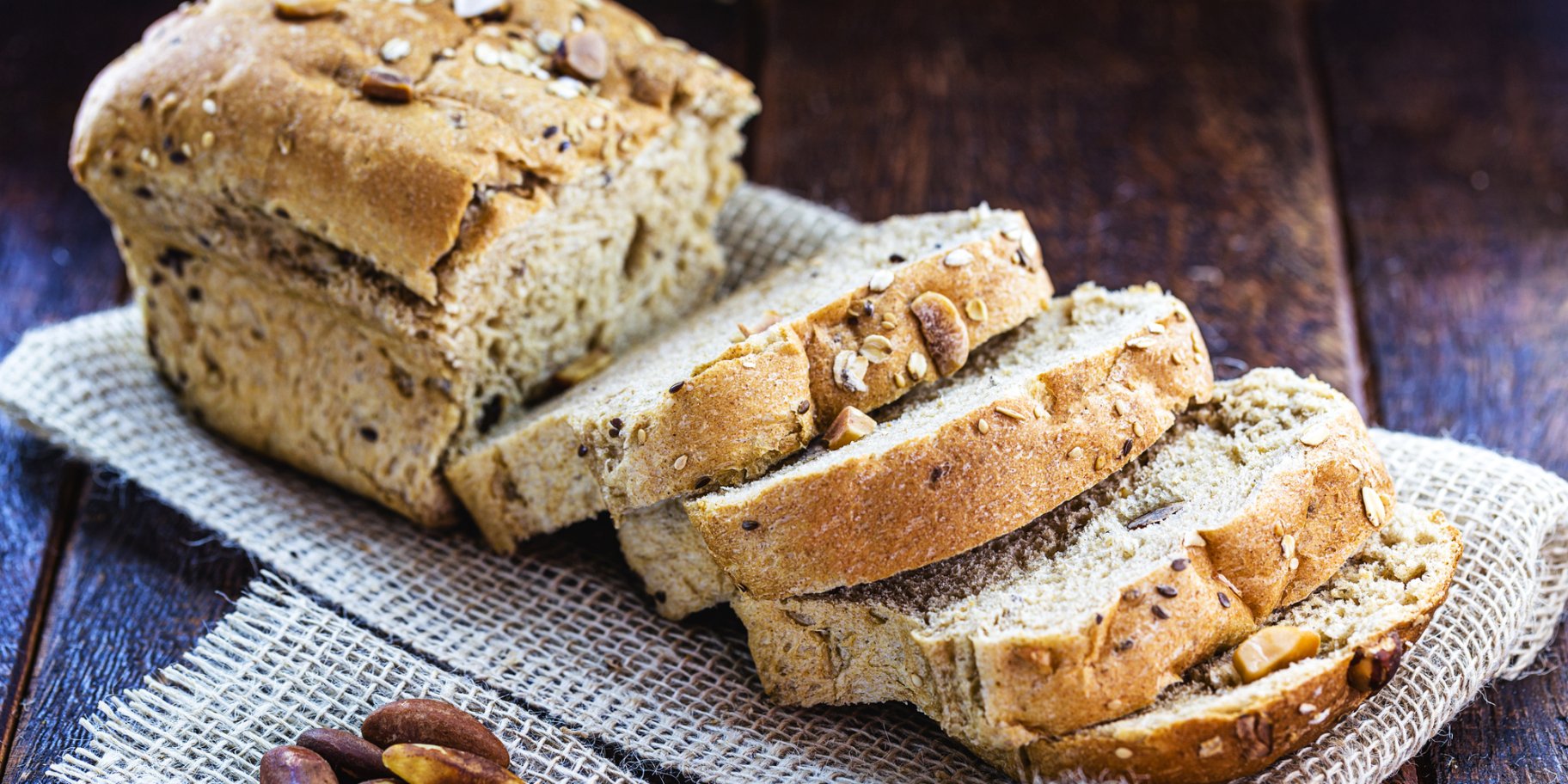 Домашній хліб із сиром, оливками і картоплею