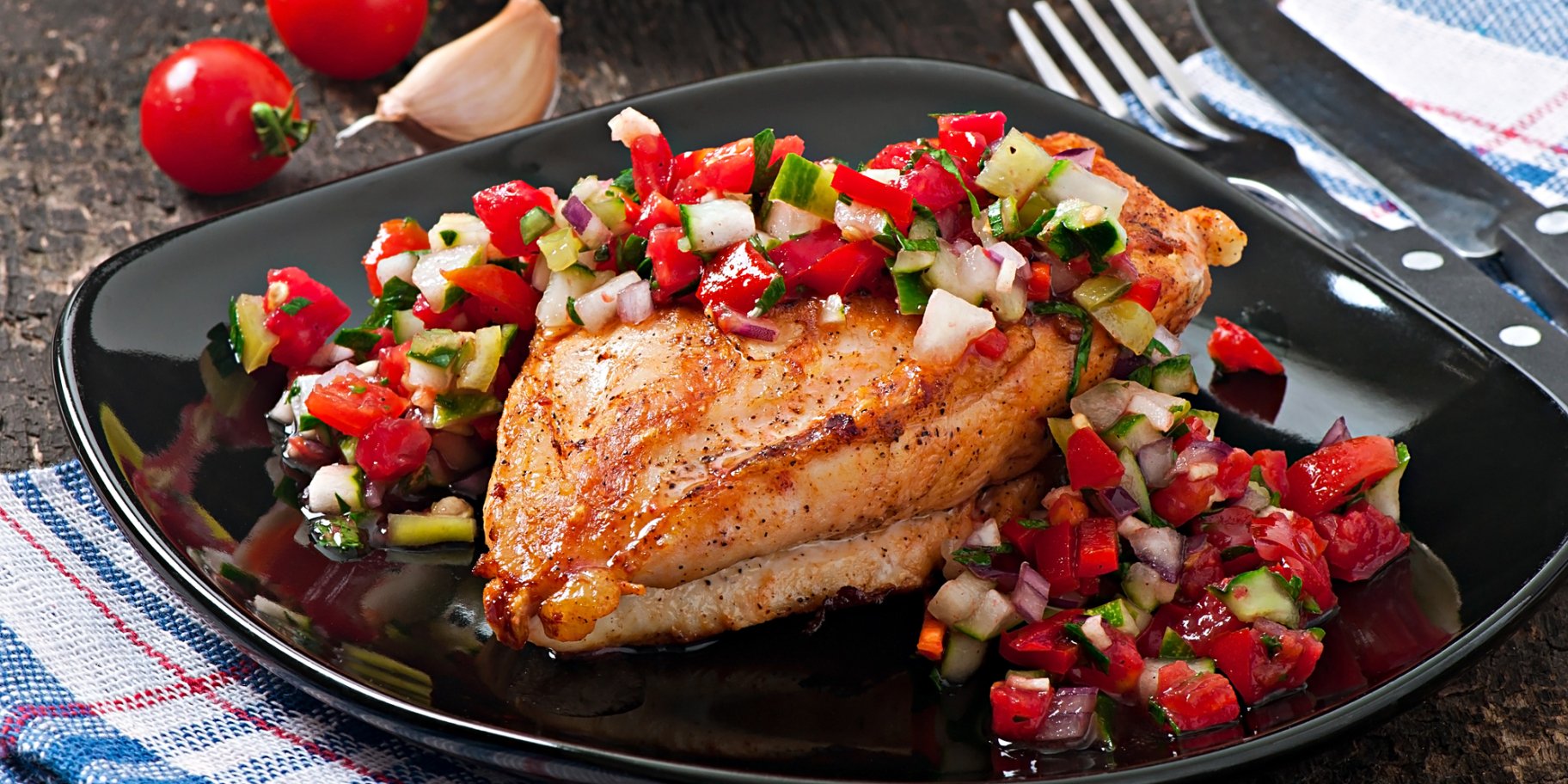 Куряча грудка з хрусткою скоринкою та сальса верде