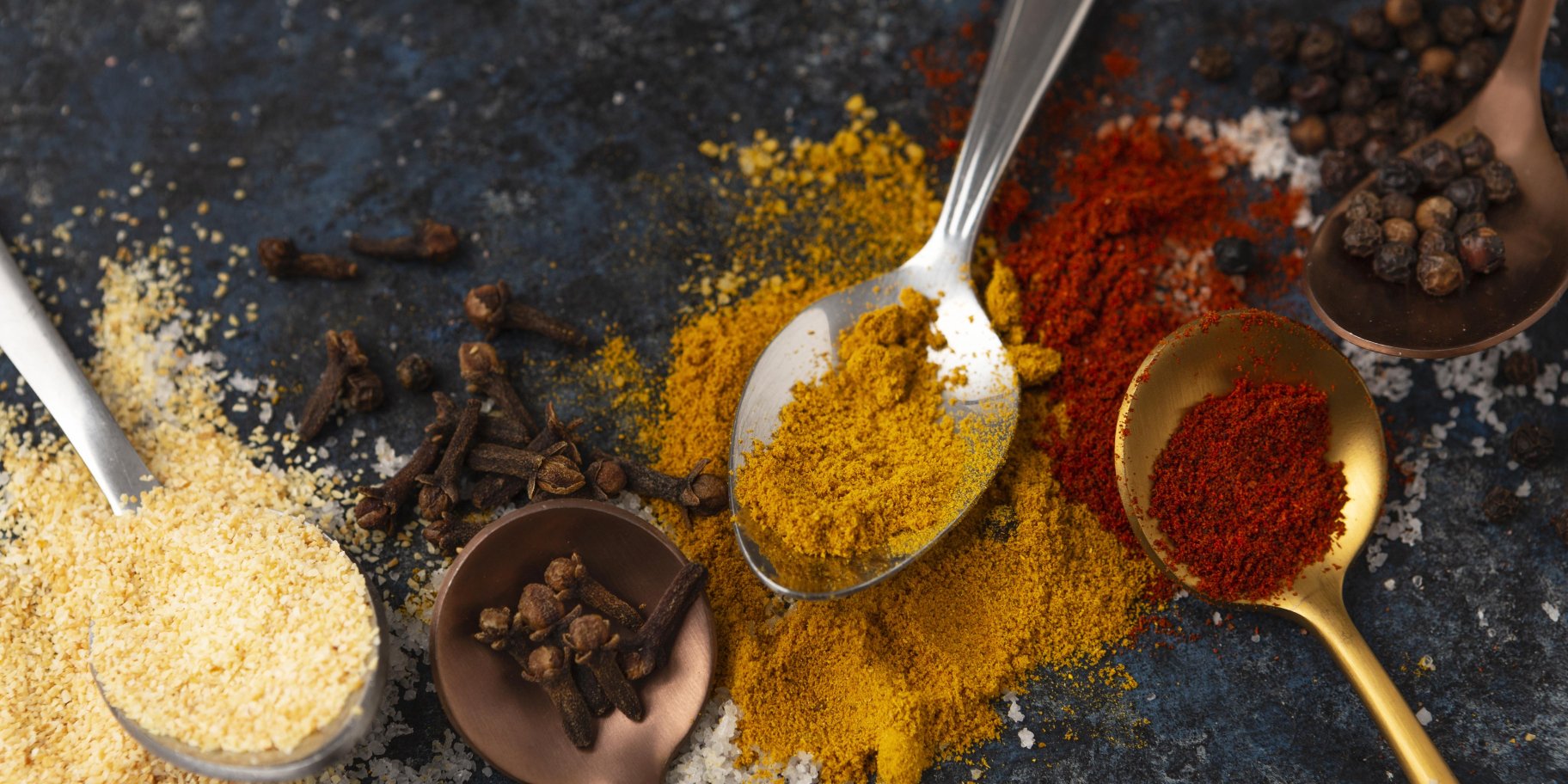 Спеції та трави замість солі