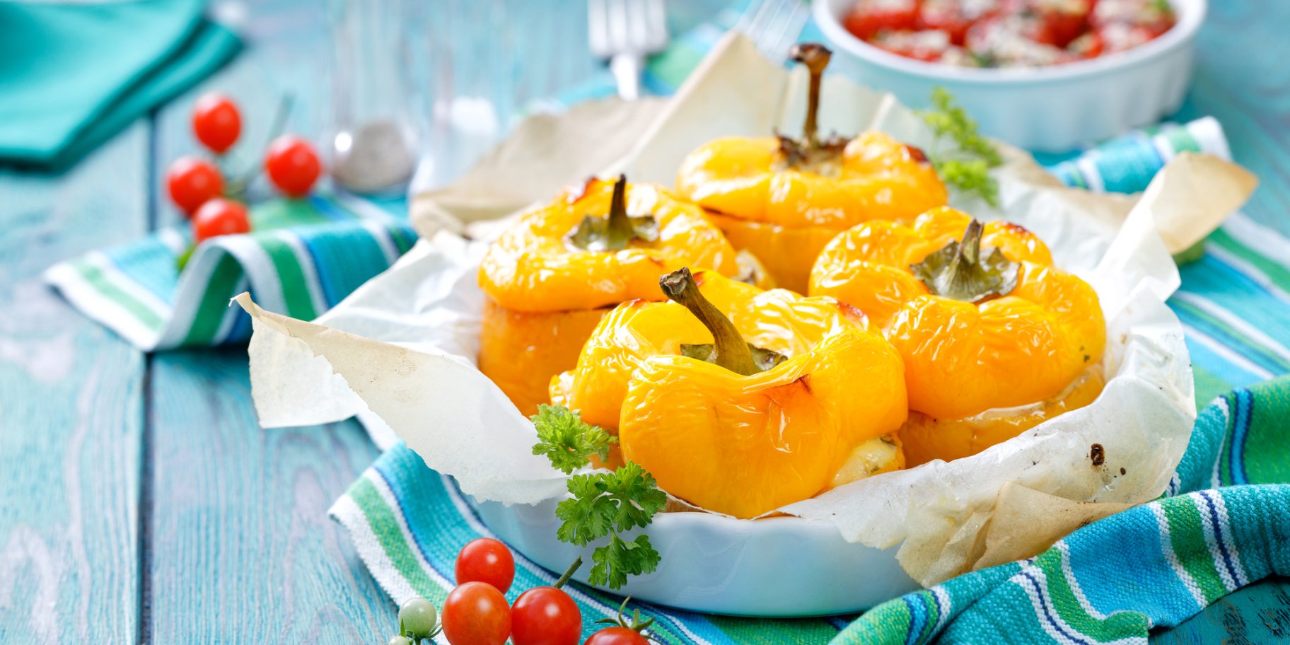 перці, фаршировані квасолею та кіноа