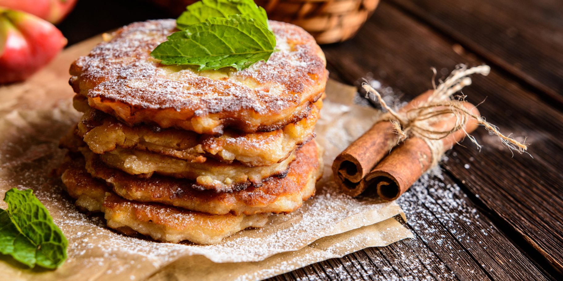 Оладки з яблук і горіхів