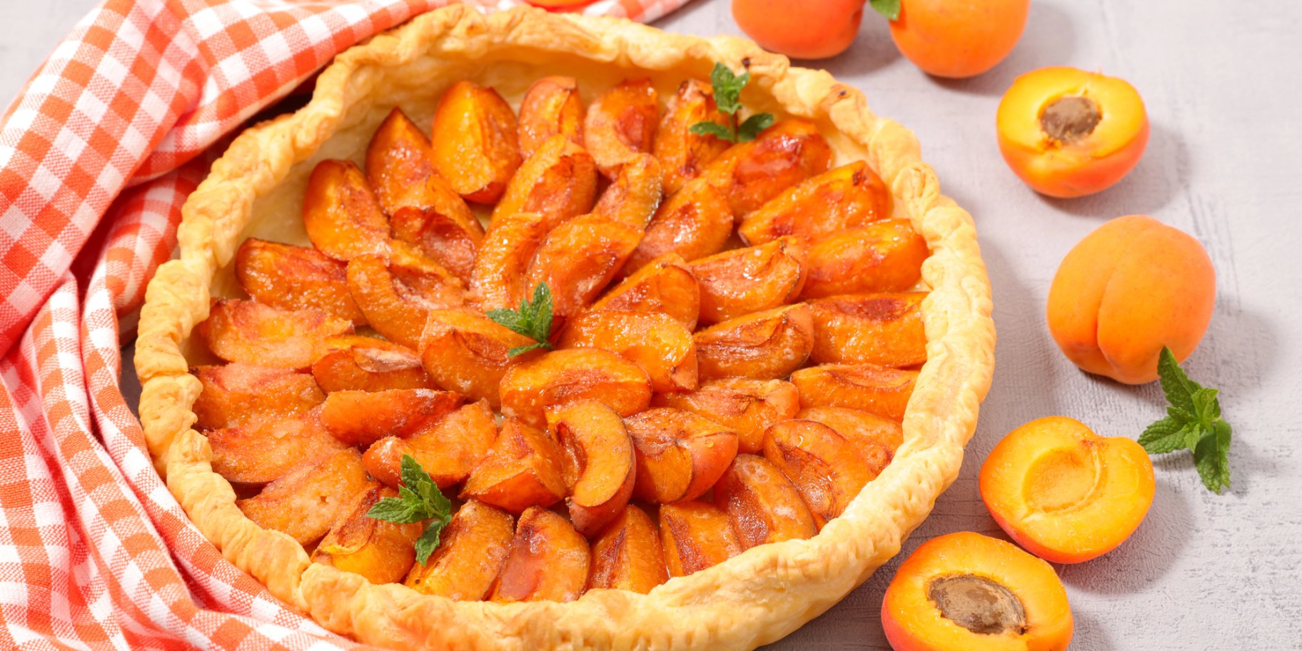 Абрикосовий тарт з мигдалем