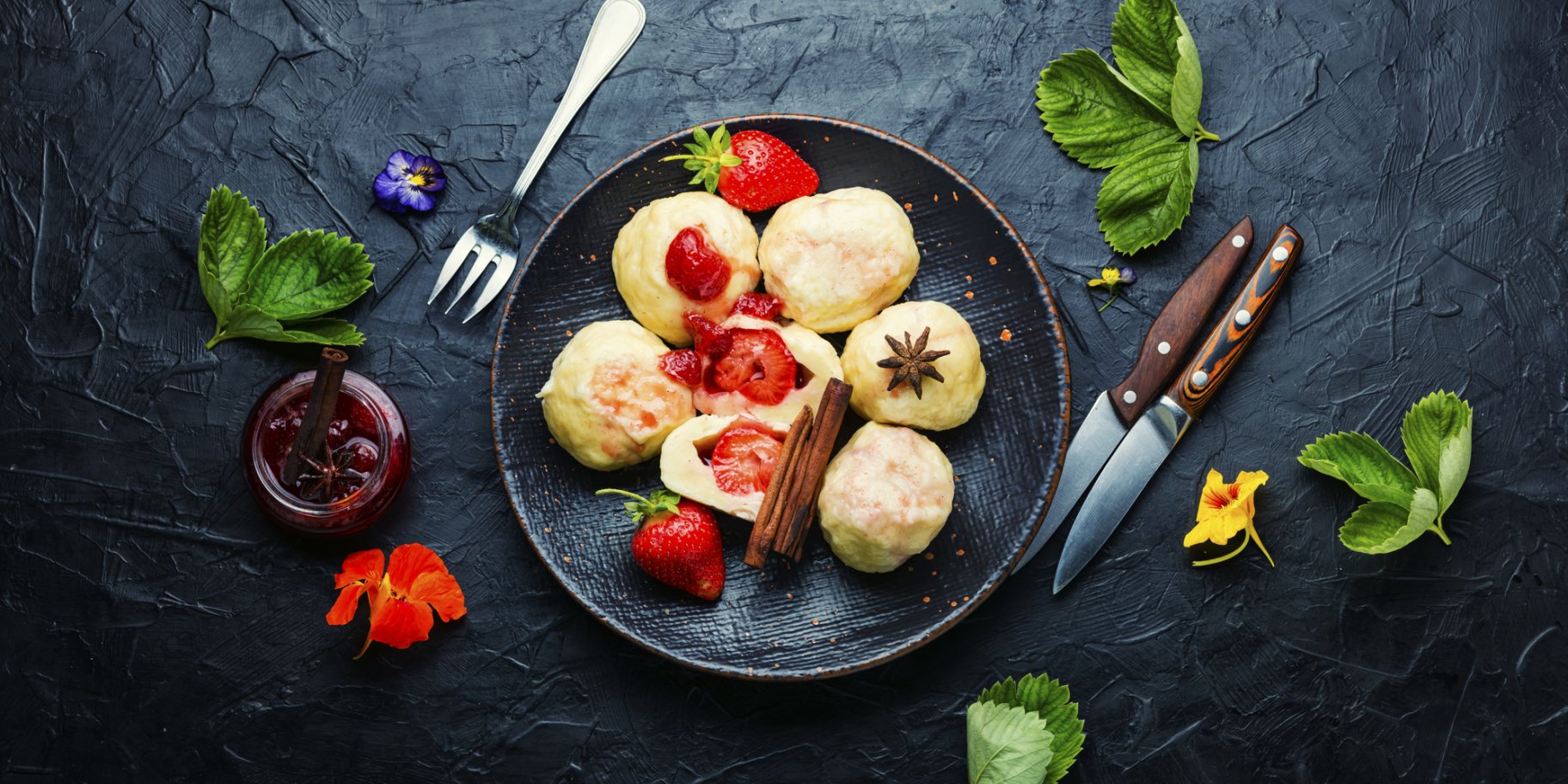 Чеські картопляні книдлі з полуницею