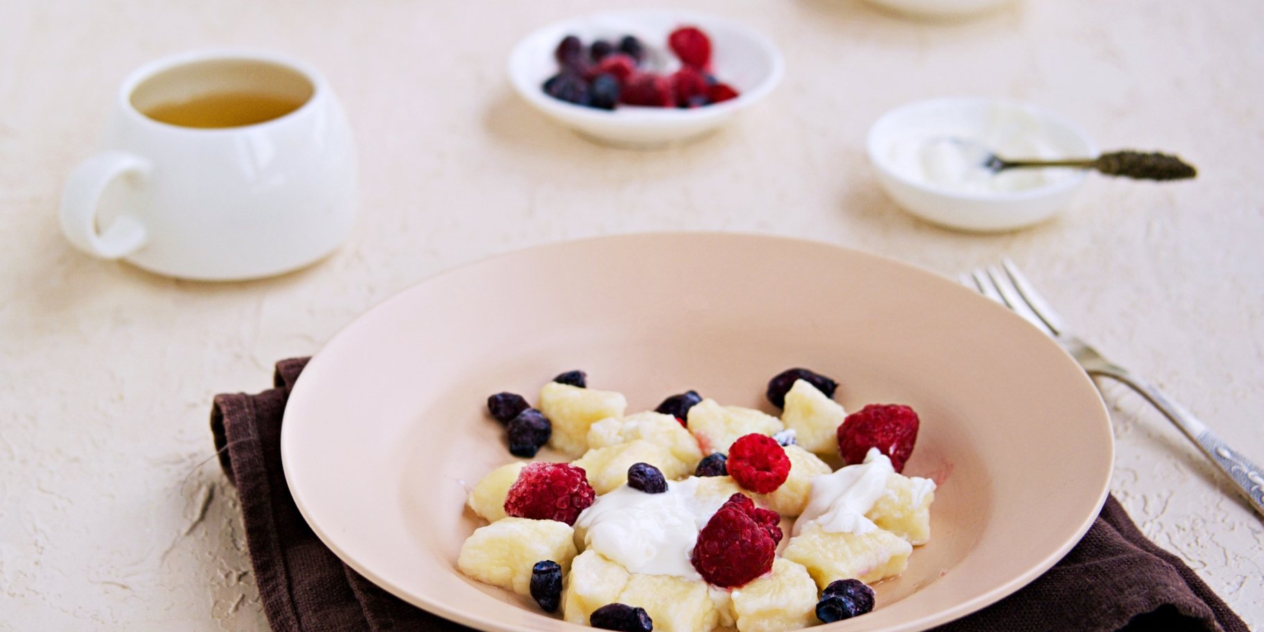 Ліниві вареники зі сметаною