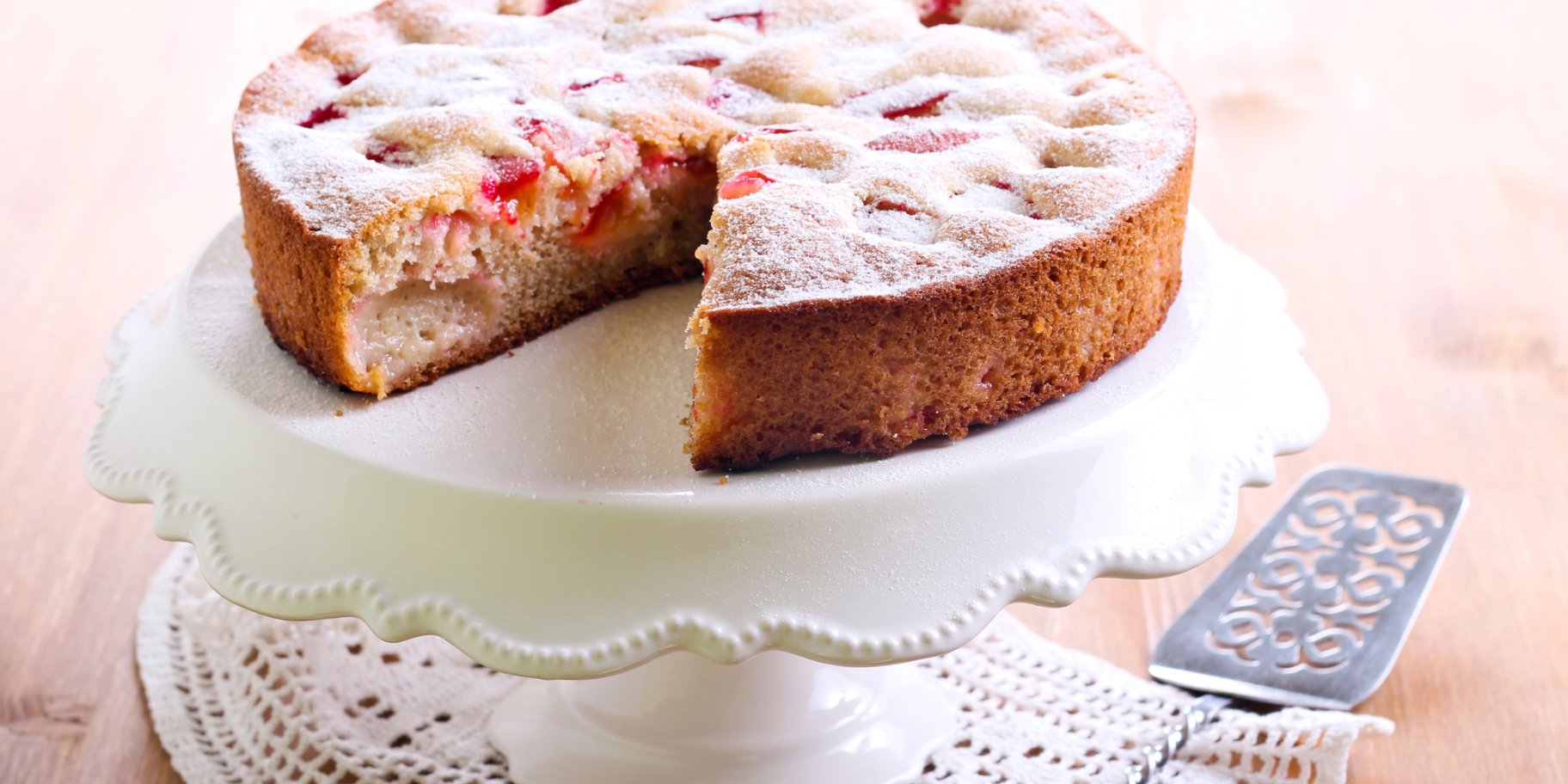 Шарлотка з яблуками й журавлиною