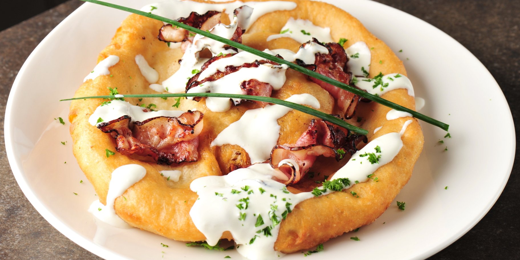 Млинець з ковбасою і сиром