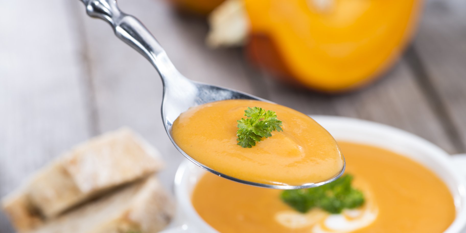 Столова ложка з супом