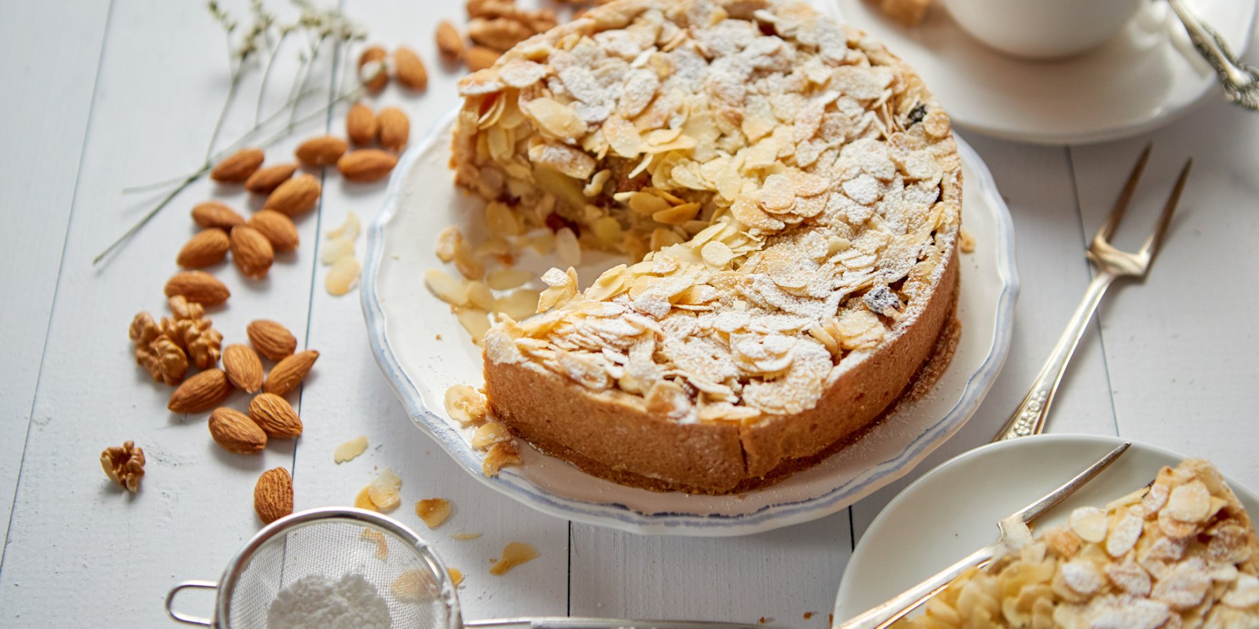 Пиріг з яблуками і мигдальними пластівцями