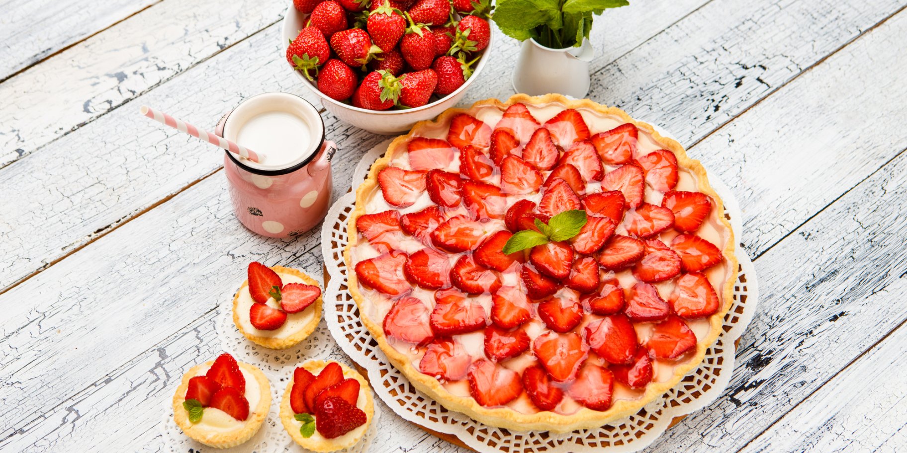 Тарт з полуницею та кремом Патисьєр