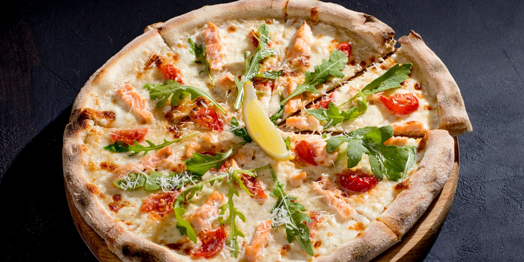 Піца з лососем і сиром