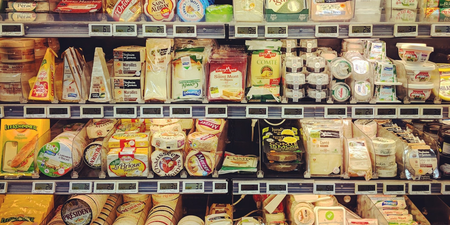 сыр в магазине