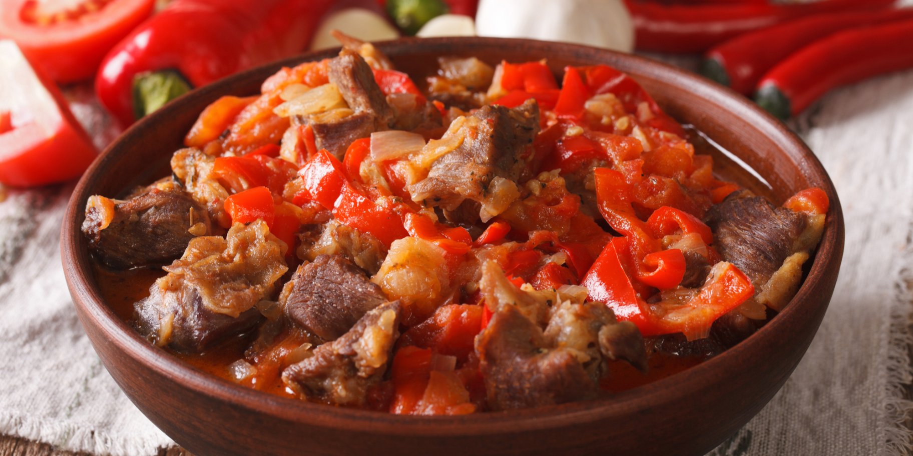 Баранина з помідорами і болгарським перцем
