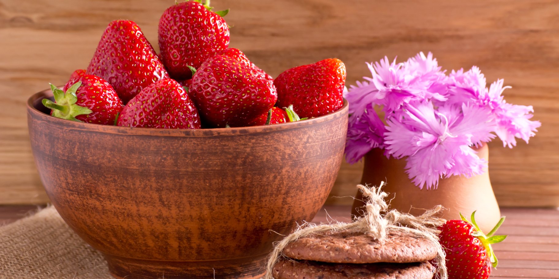 вівсяне печиво; свіжа полуниця