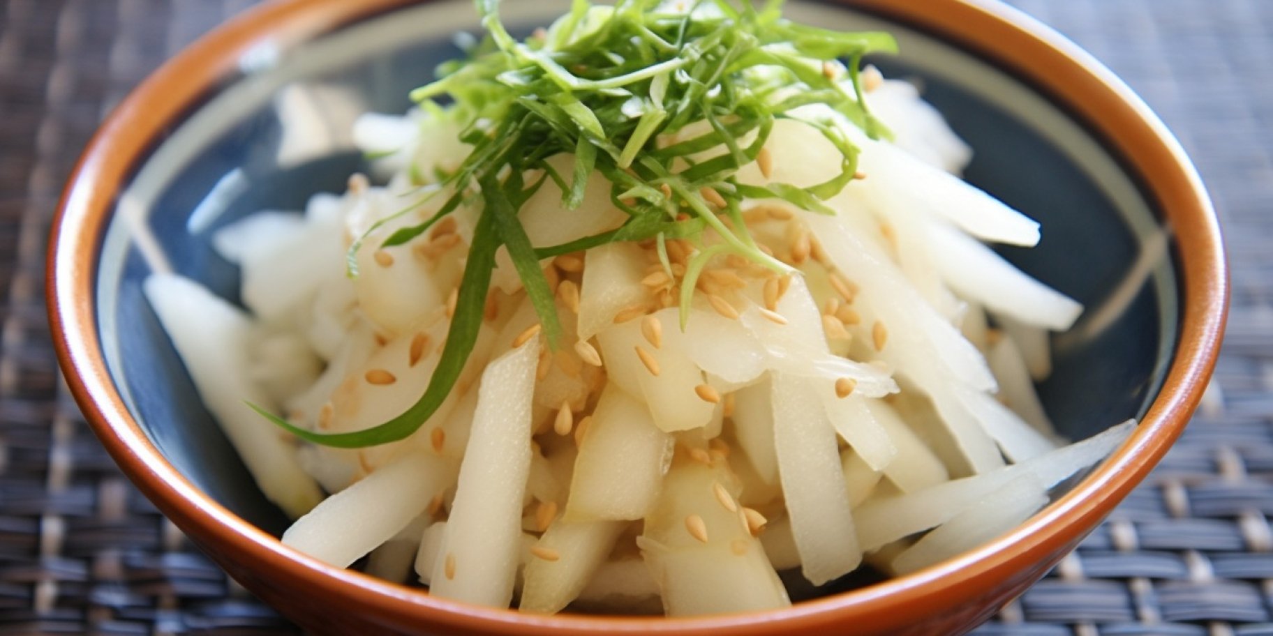 Японський салат з білої редьки