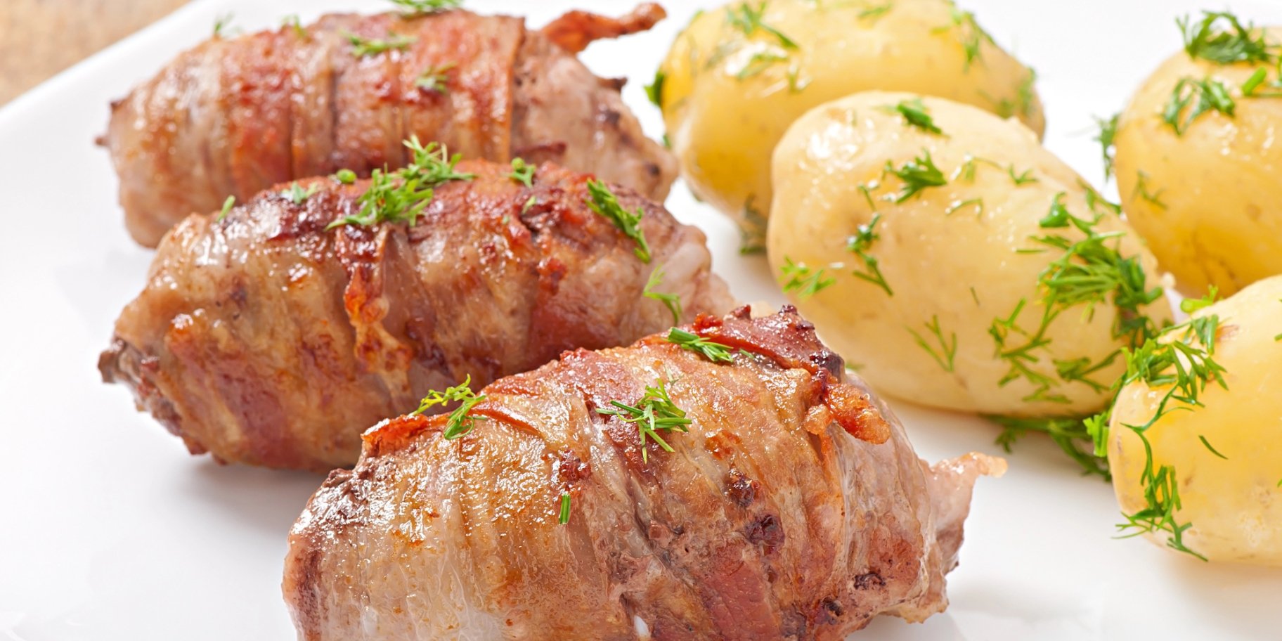 Рулетики з сиром у беконі