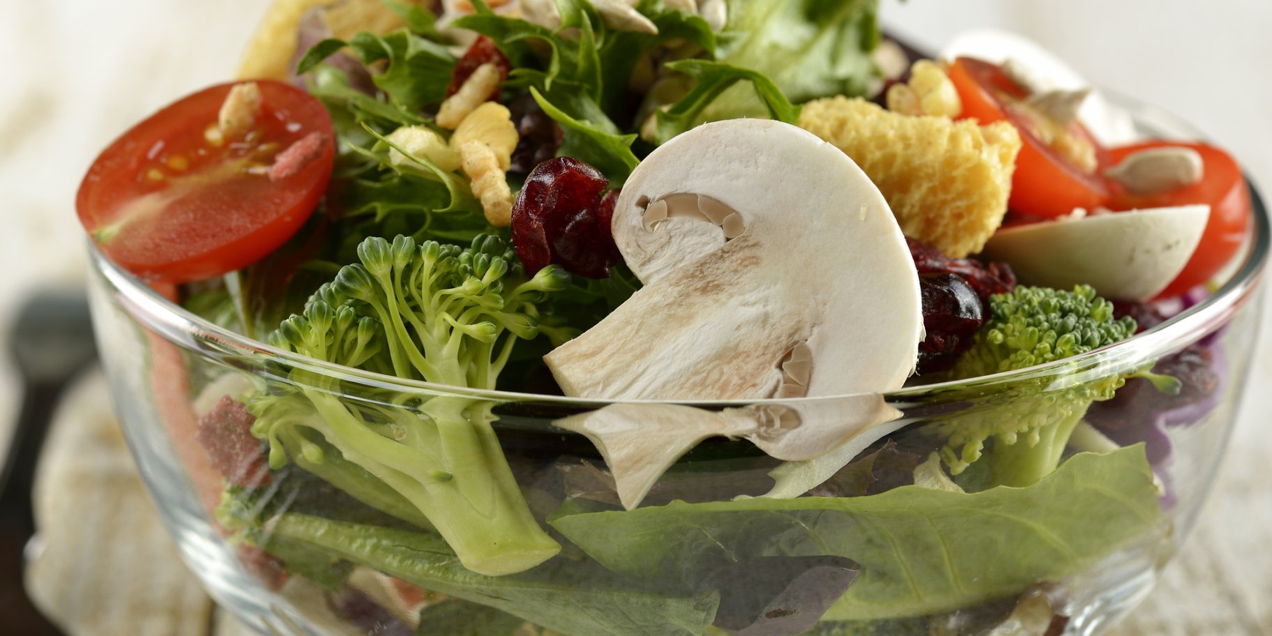 Салат з грибами та овочами