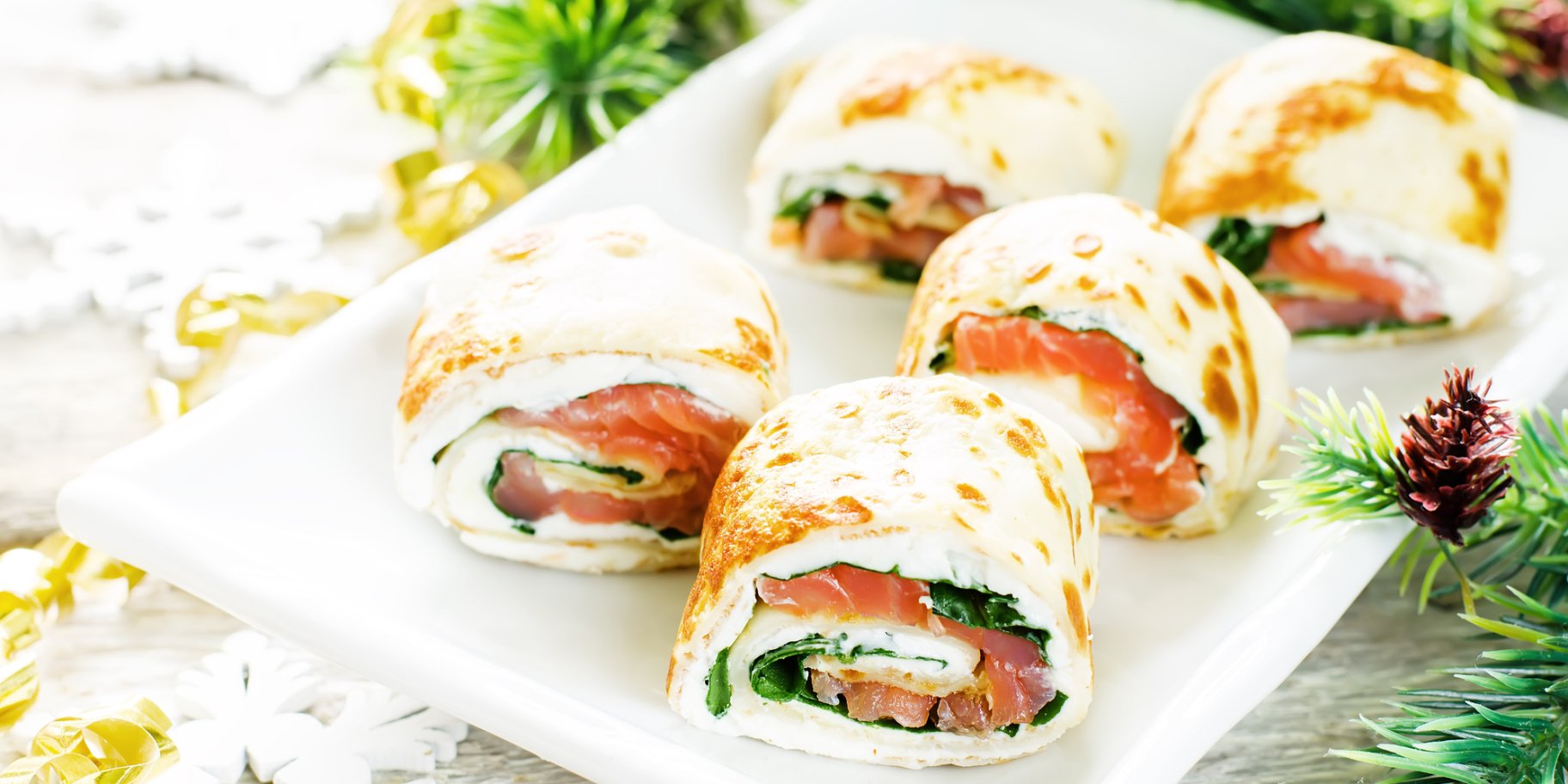 Сырный рулет с красной рыбой