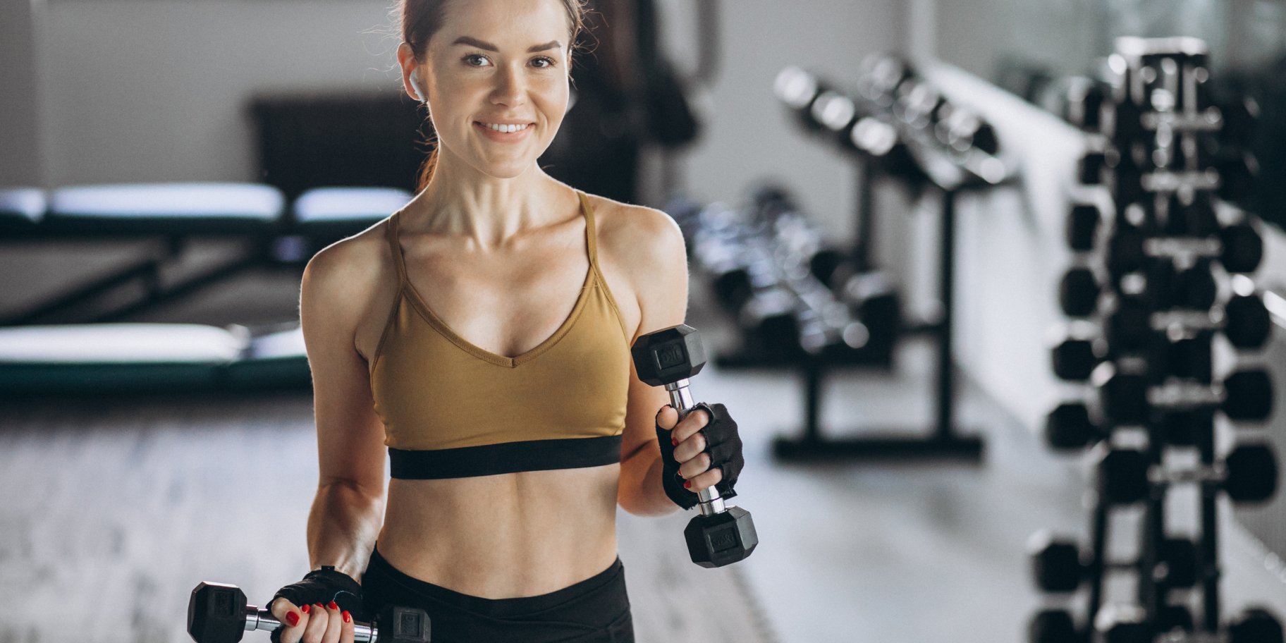 Жінка в тренажерному залі