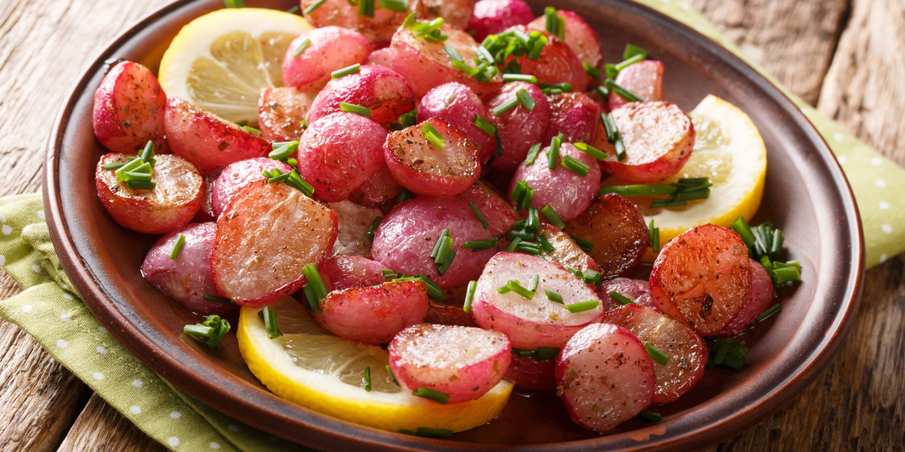 Запечена молода картопля і редиска