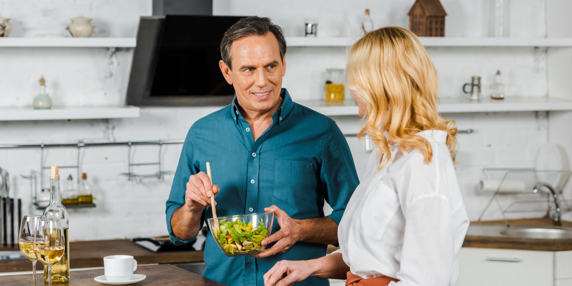 Чоловік і жінка на кухні